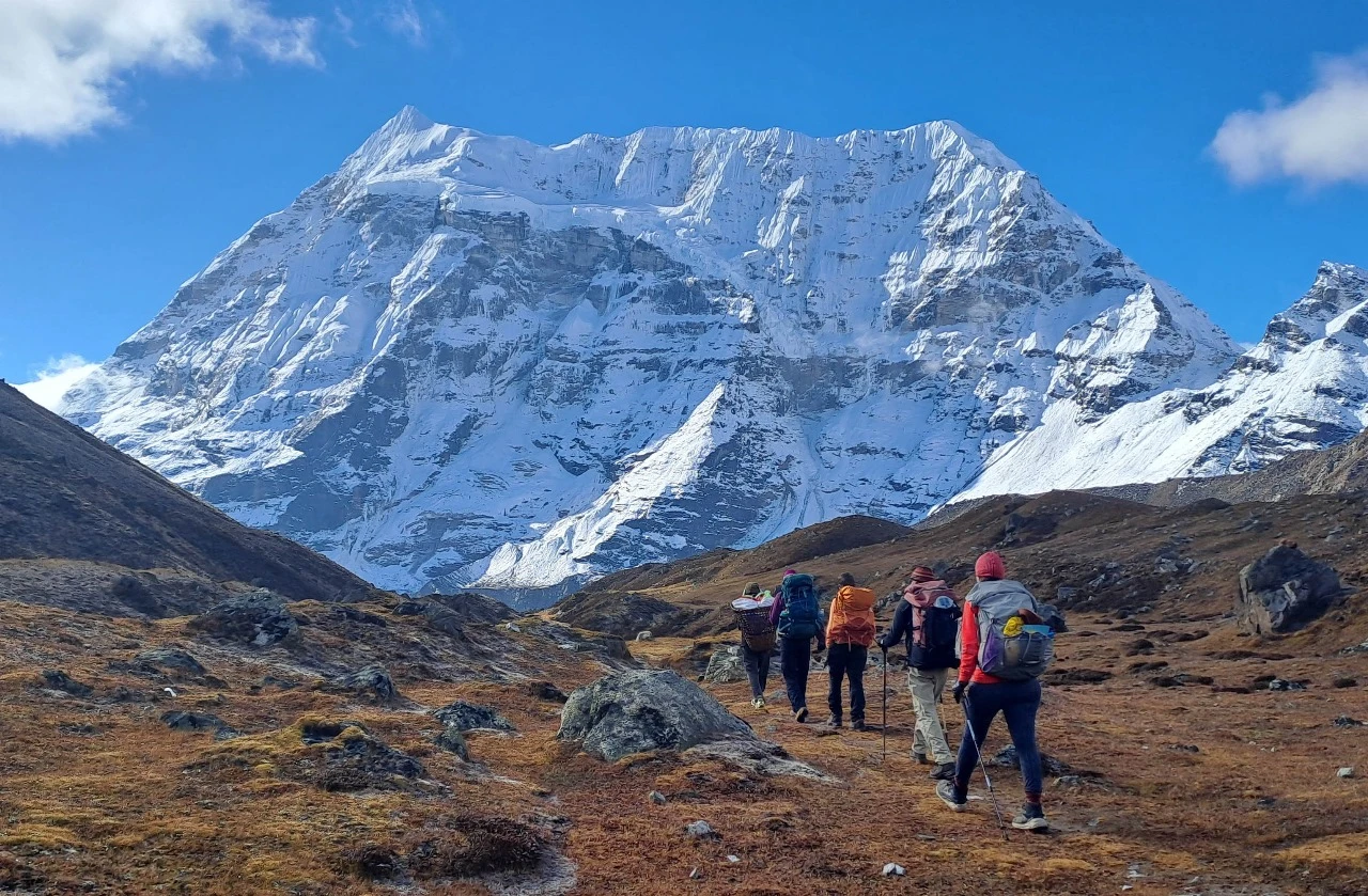  Makalu Base Camp Trek 