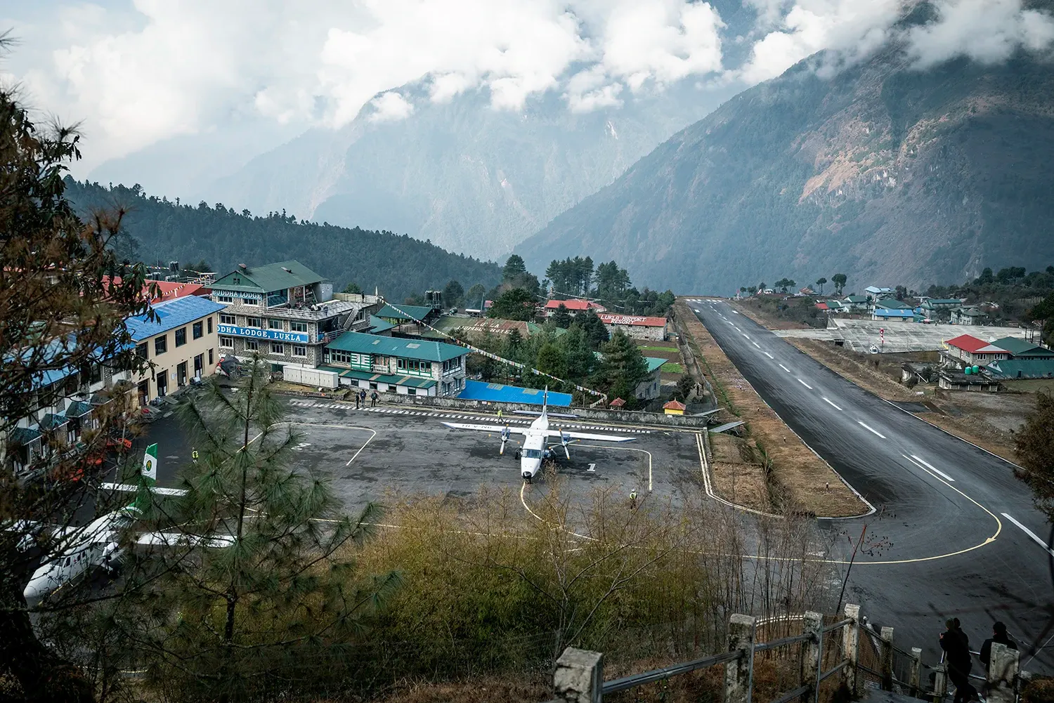 Trek to Lukla (2,800m.)