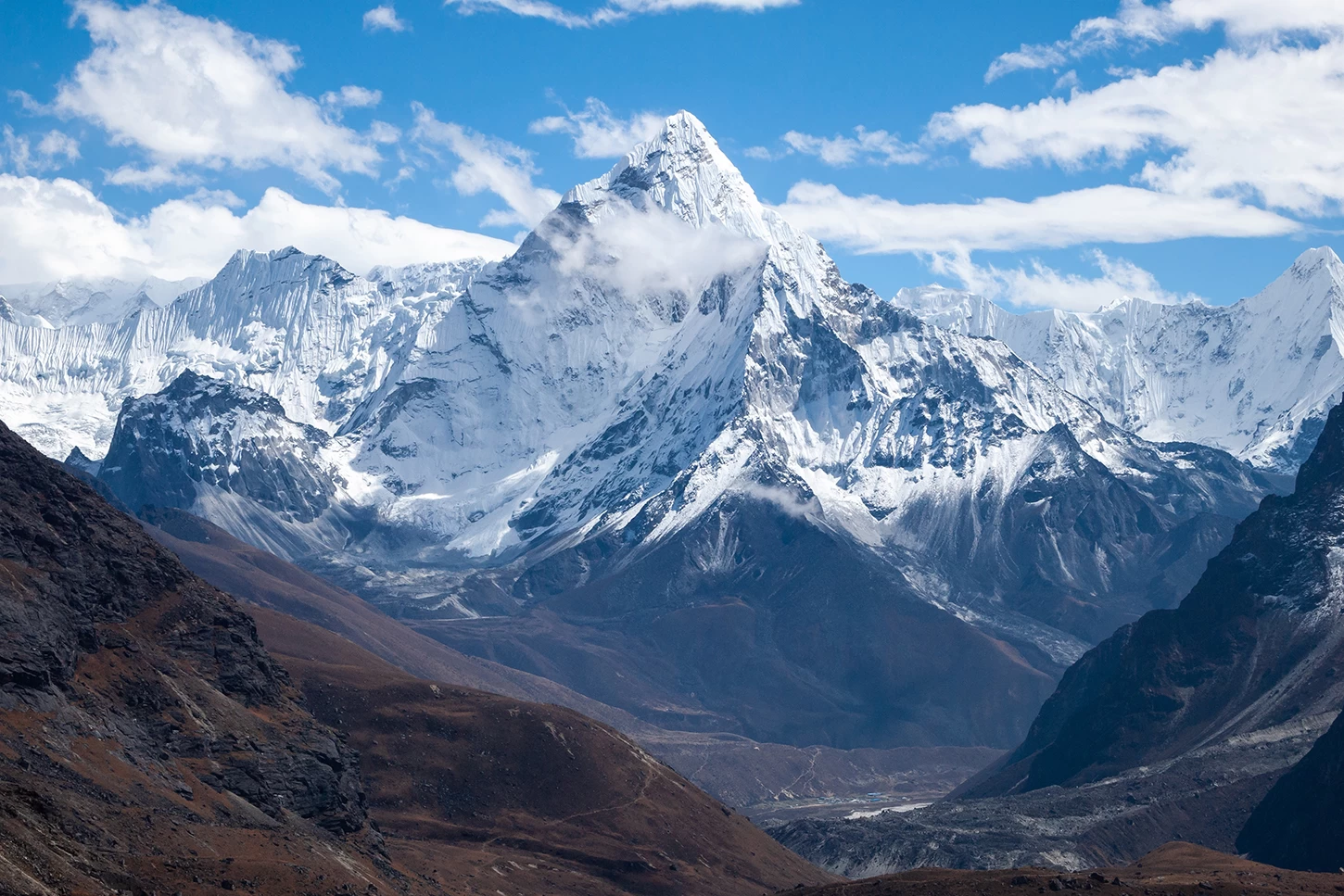  Ama Dablam Mountain View from Everest Trail. 