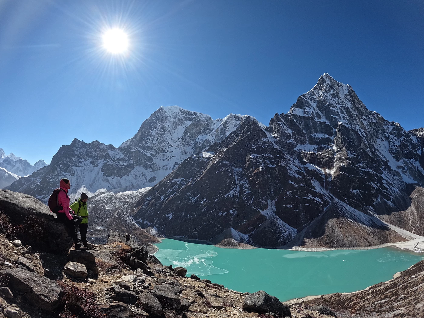  Three Pass Trek Trail. 